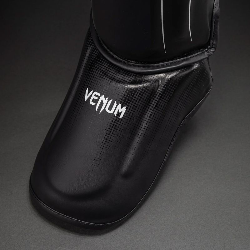 Parastinchi e protezioni per i piedi Venum Stealth Shin black/white 3
