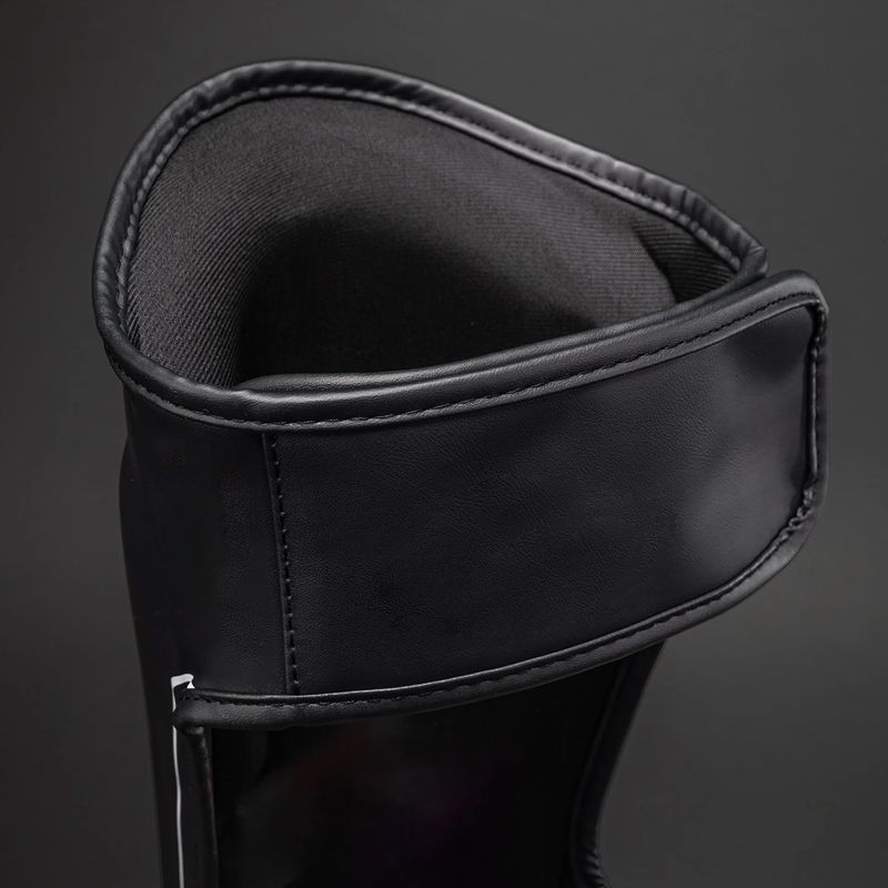 Parastinchi e protezioni per i piedi Venum Stealth Shin black/white 4