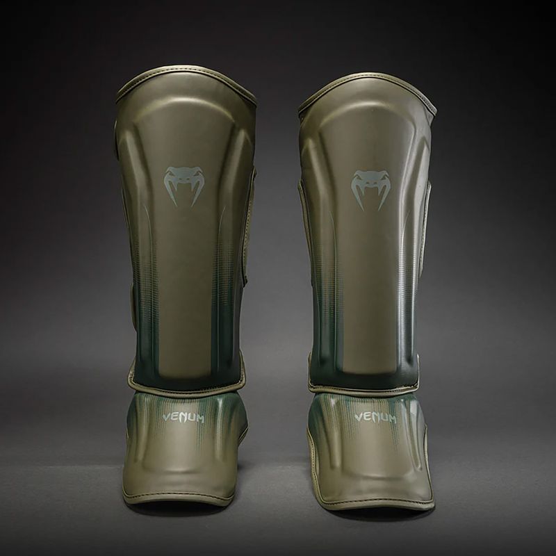 Parastinchi e protezioni per i piedi Venum Stealth Shin khaki/dark green 2