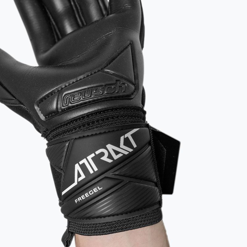 Guanti da portiere Reusch Attrakt Freegel Infinity black 7