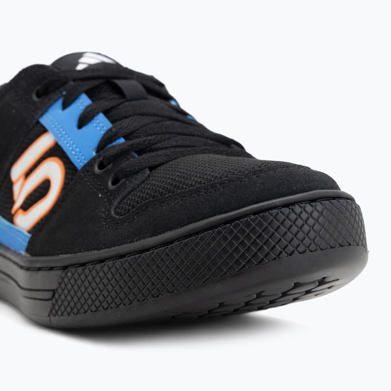Scarpe da ciclismo da uomo con suola piatta adidas FIVE TEN Freerider core black/off white/ray blue 7