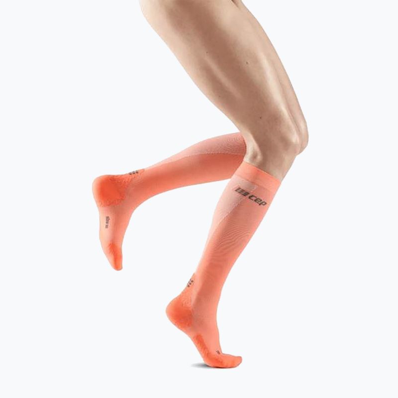 CEP Calze a compressione da donna Ultralight Tall corallo/crema 2