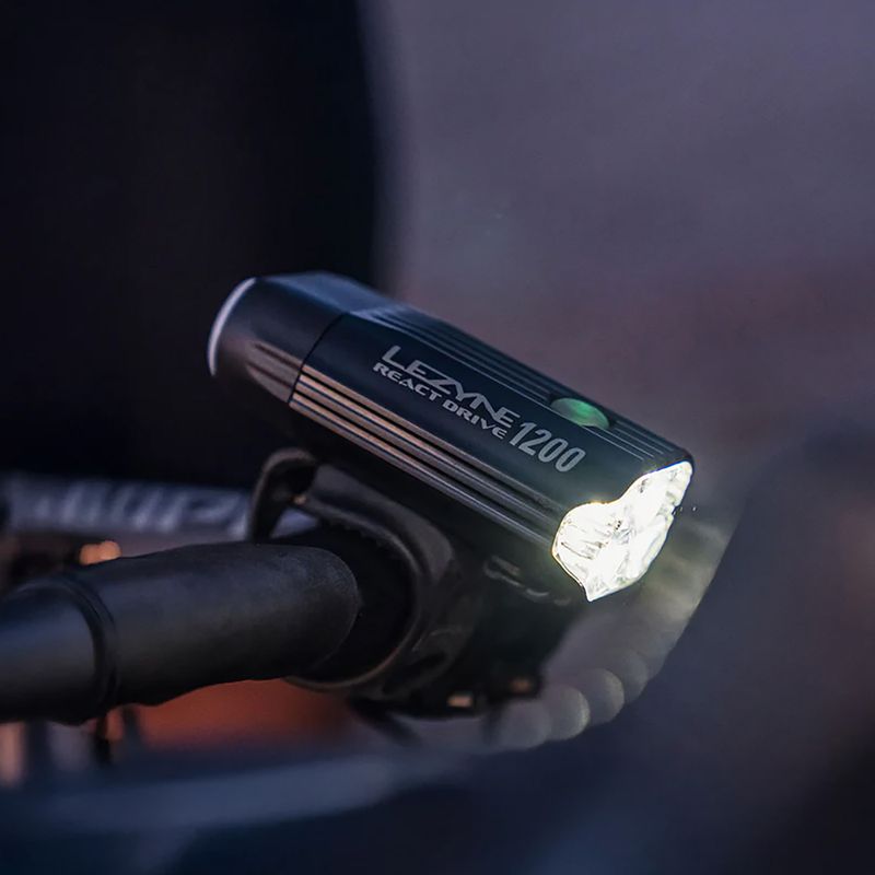 Luce anteriore per bicicletta Lezyne React Drive Front matte black 11