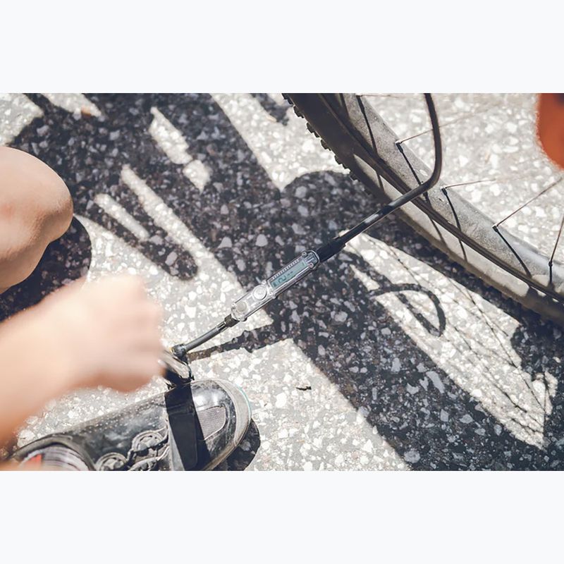 Pompa per bicicletta Lezyne Micro Floor Drive Digital HPG 160psi gloss black 2