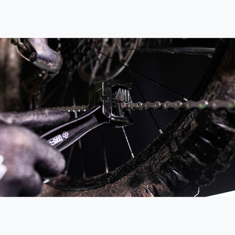 Spazzola per la pulizia della catena Muc-Off Bicycle Chain Brush 2