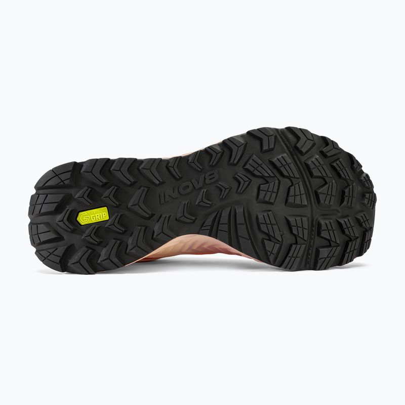 Scarpe da corsa da donna Inov-8 Trailfly rosa polveroso/rosa pallido 4