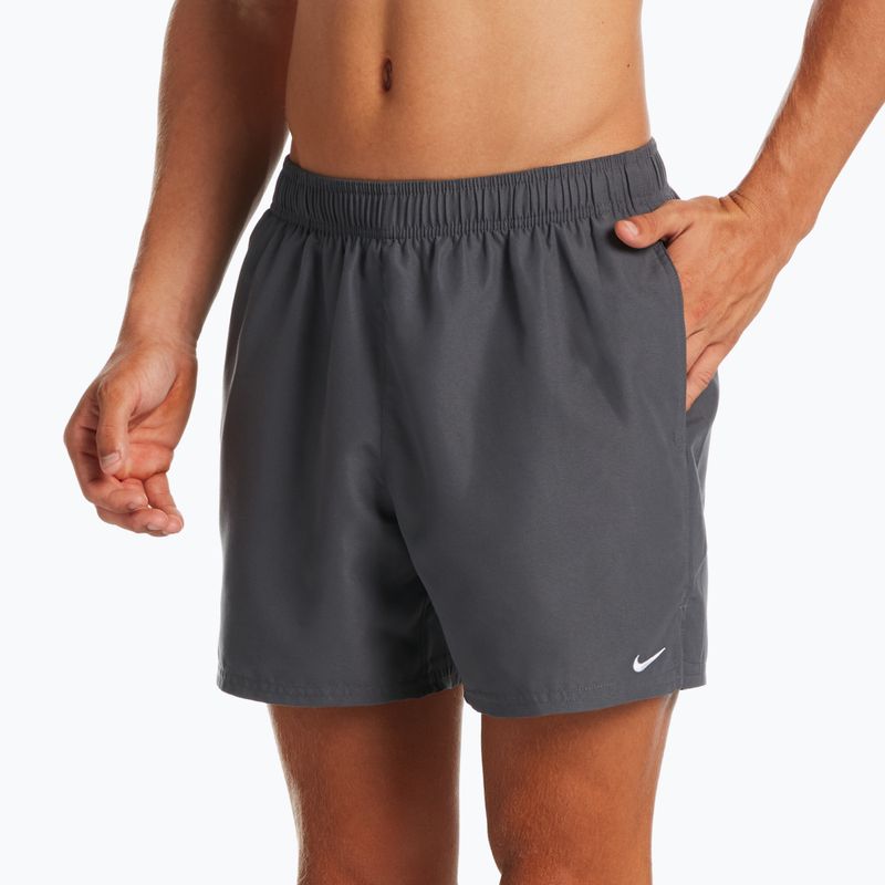 Pantaloncini da bagno Nike Essential 5" Volley da uomo, grigio ferro