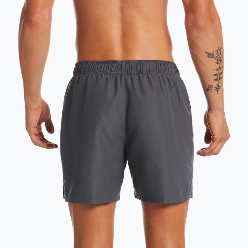 Pantaloncini da bagno Nike Essential 5" Volley da uomo, grigio ferro 2