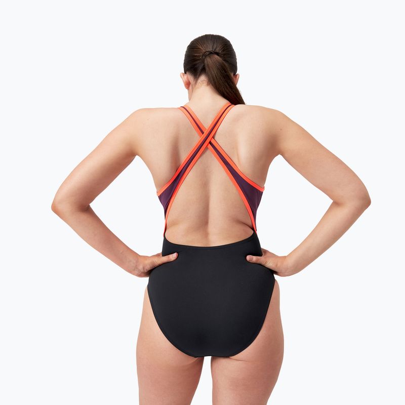 Speedo Costume intero a collo alto con spacco incrociato sulla schiena nero/plum dandy/rosso sirena 7