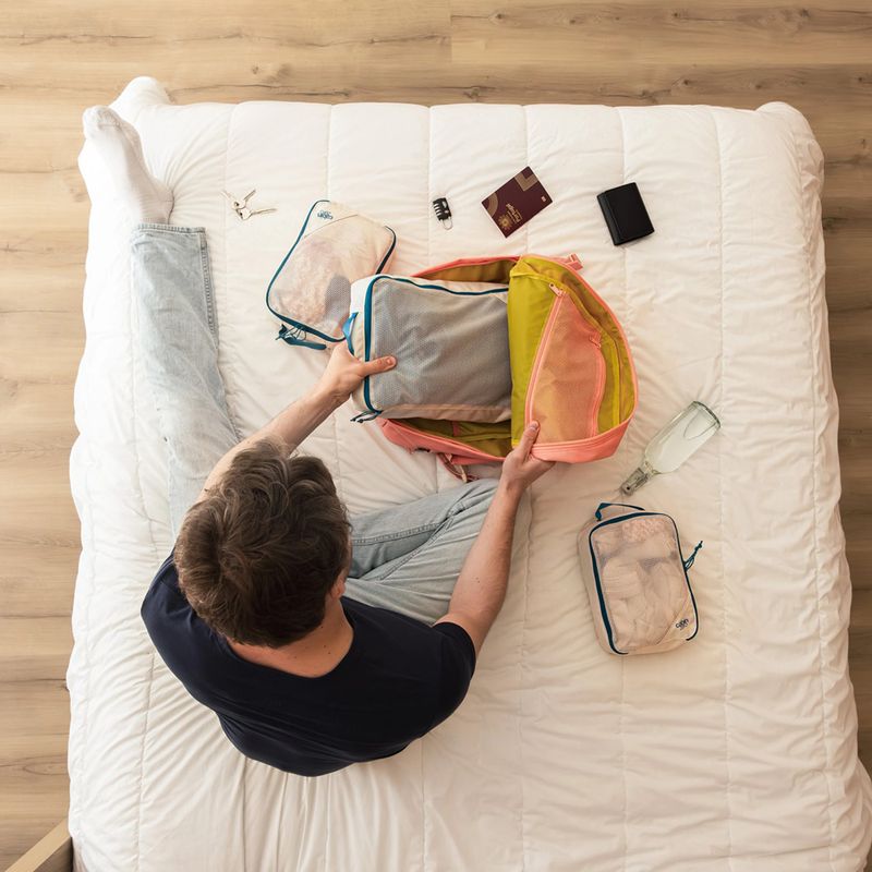 Zaino da trekking CabinZero Classic Tech 28 and pink 21