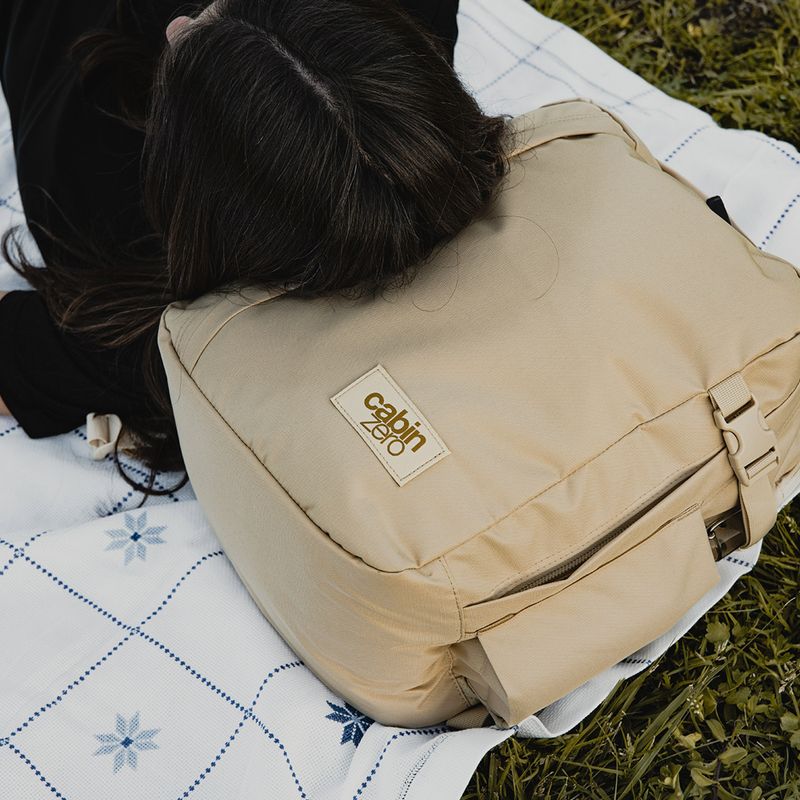 Zaino da trekking CabinZero Classic Tech 28 l shell white 18