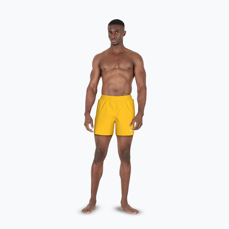 Pantaloncini da bagno Nike Essential 5" Volley da uomo, oro universitario 2
