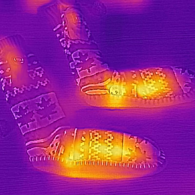 Glovii GOB bianco/rosso/grigio pantofole riscaldate con calzini 18