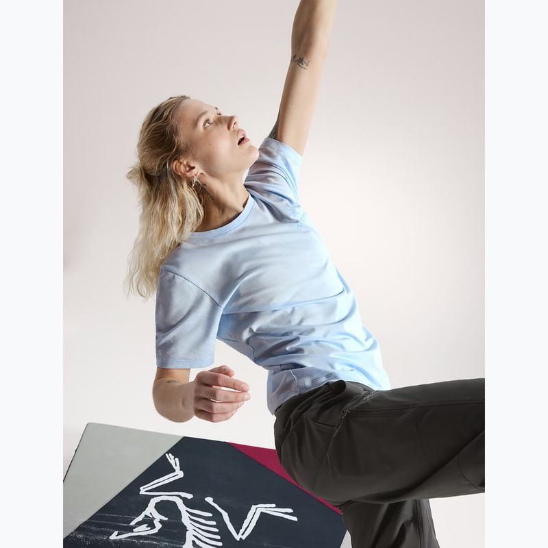 Maglietta da donna Arc'teryx Kragg Sl Cotton Emblem Crew mallow alpine blue 5