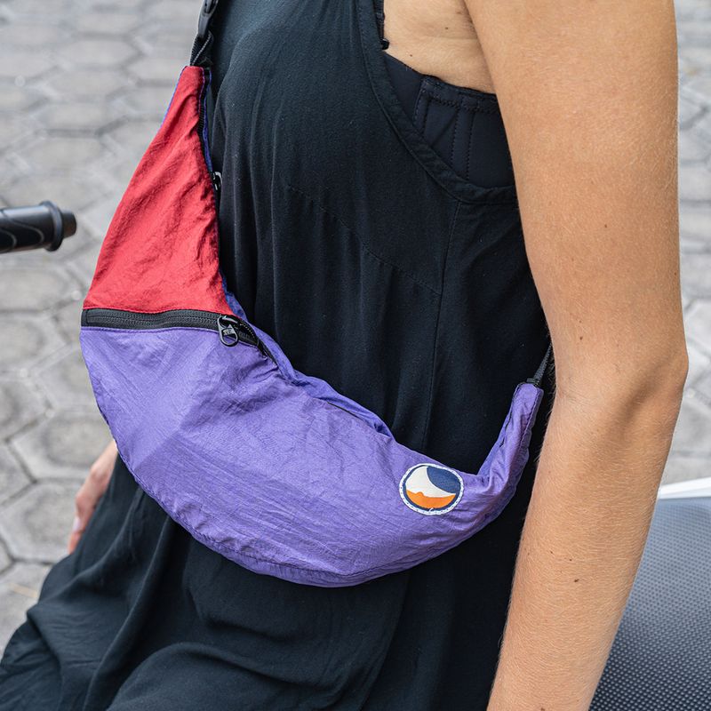 Ticket To The Moon - Borsa a tracolla con fionda riciclata viola/bordeaux 4