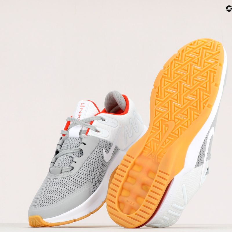Scarpe da ginnastica uomo Nike Air Max Alpha Trainer 4 lt grigio fumo/bianco/rosso ciliegia 10