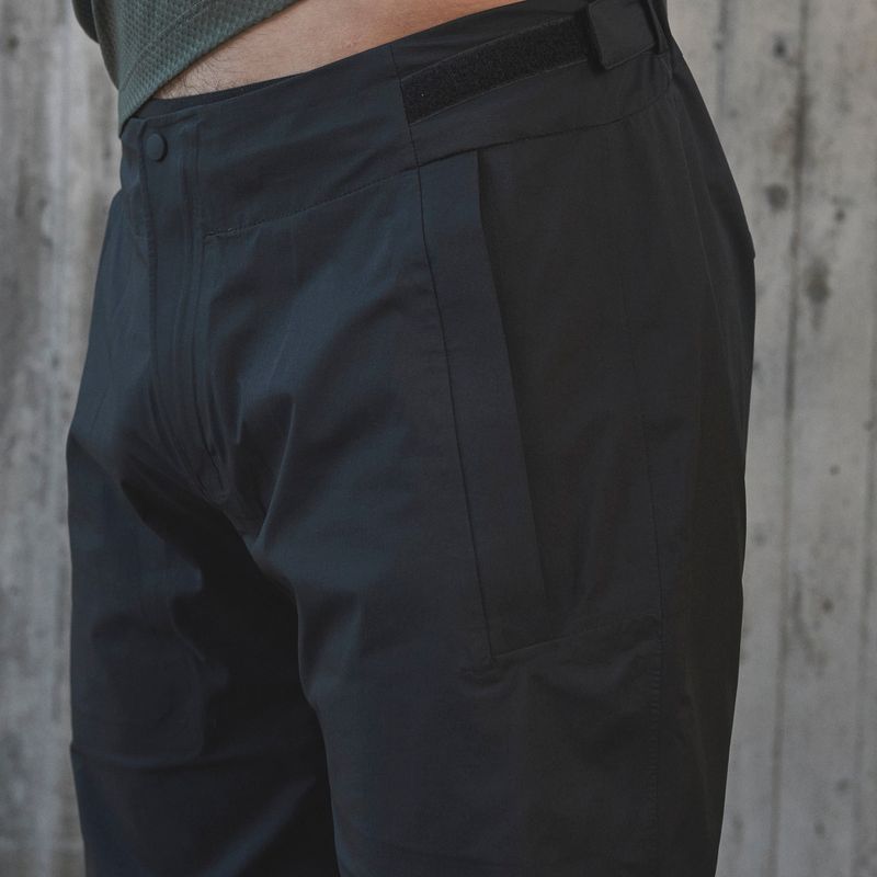 Pantaloni da ciclismo POC Motion Rain da uomo, nero uranio 9