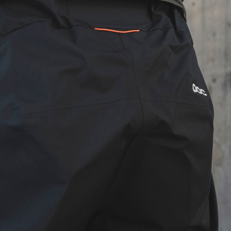 Pantaloni da ciclismo POC Motion Rain da uomo, nero uranio 10