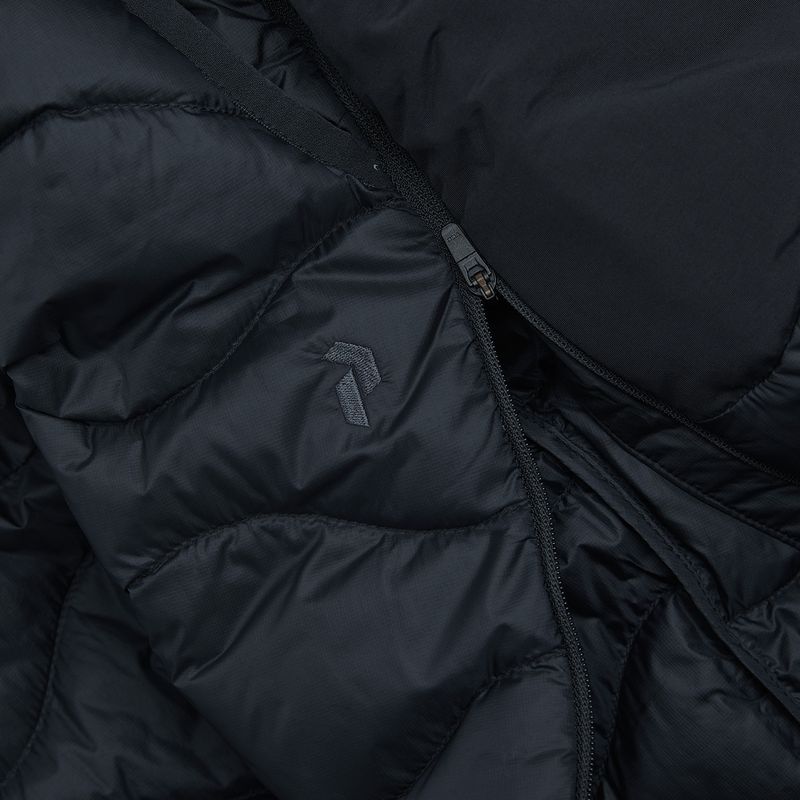 Pantaloncini imbottiti in piuma da donna Peak Performance Helium Down black 4