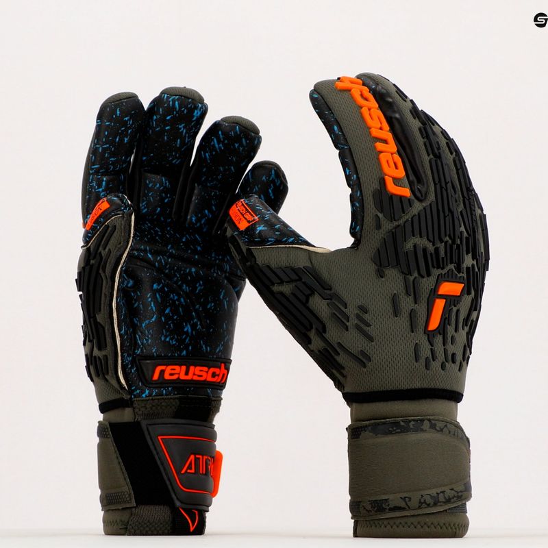 Guanti da portiere Reusch Attrakt Freegel Fusion Ortho-Tec verde deserto/arancio shock 13