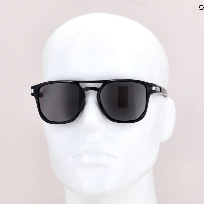 Occhiali da sole Oakley Latch Beta nero opaco/grigio prismatico 7