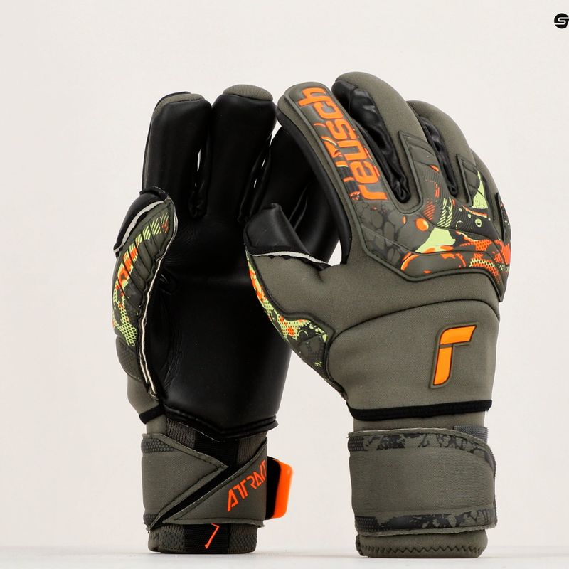Guanto da portiere Reusch Attrakt Duo Ortho-Tec verde deserto/arancio shocking/nero 8