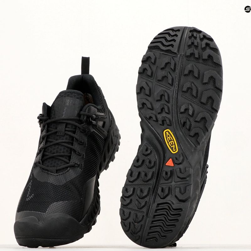 Scarpe da trekking da uomo KEEN Nxis Evo WP triple black 17