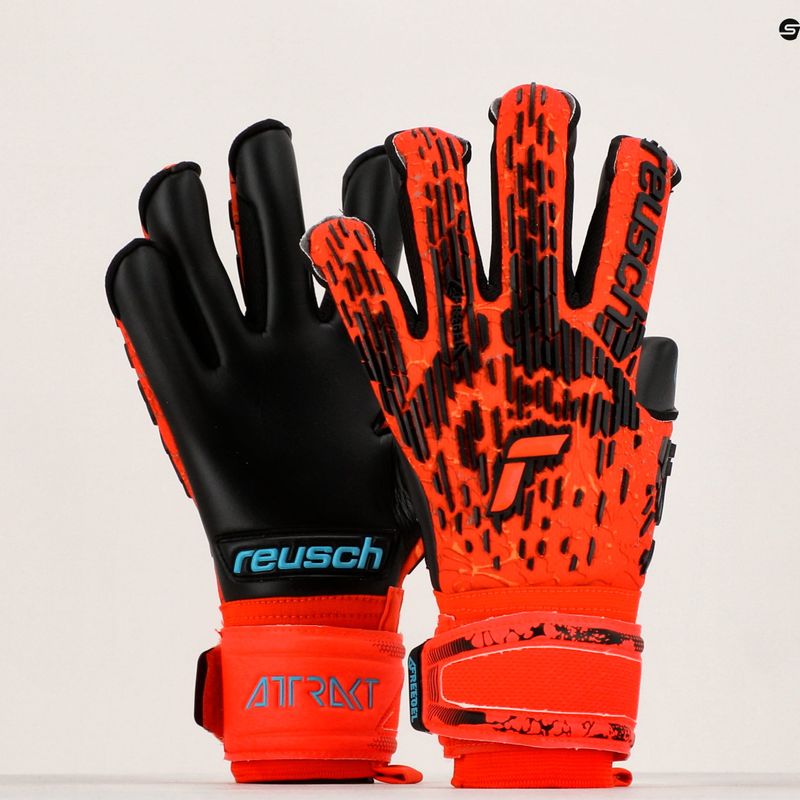 Guanti da portiere Reusch Attrakt Freegel Gold Evolution Cut rosso vivo/blu futuro/nero 9