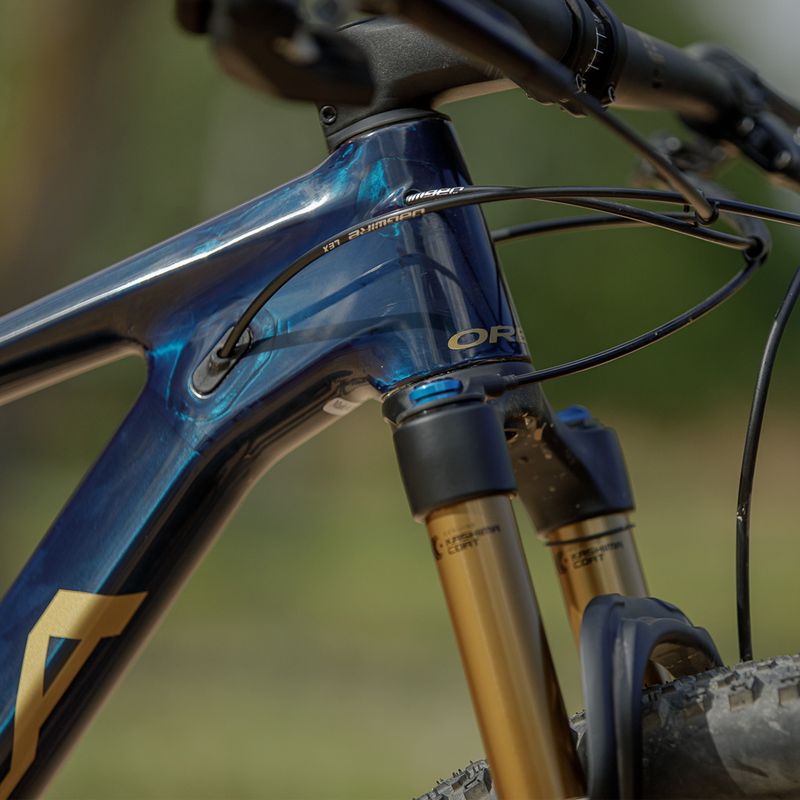 Orbea Oiz M-Pro 2022 blu/oro mountain bike 2