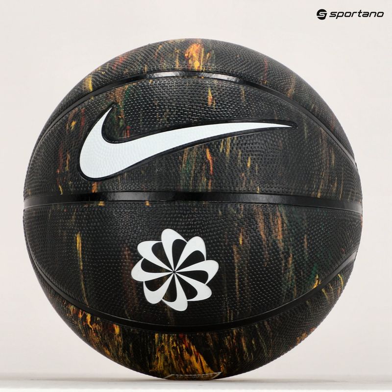 Nike Everyday Playground 8P Next Nature sgonfio basket multi / nero / bianco dimensioni 7 5