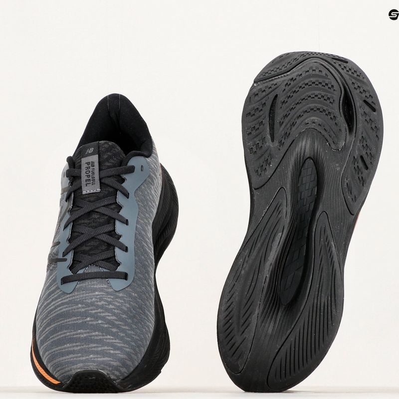 New Balance FuelCell Propel v4 scarpe da corsa da uomo in grafite 19