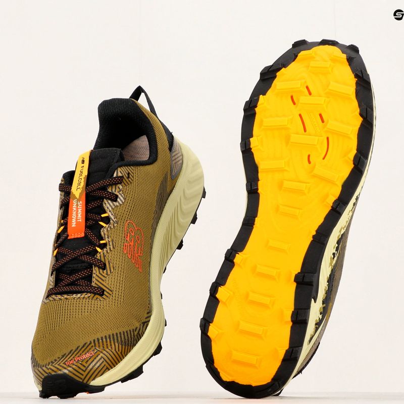 New Balance FuelCell Summit Unknown v4 scarpe da corsa da uomo nel deserto alto 14
