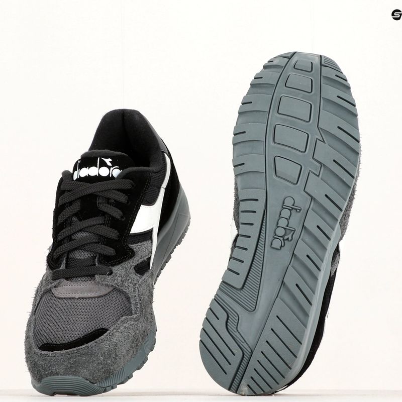 Scarpe Diadora N902 Hairy Suede nero/nero 17