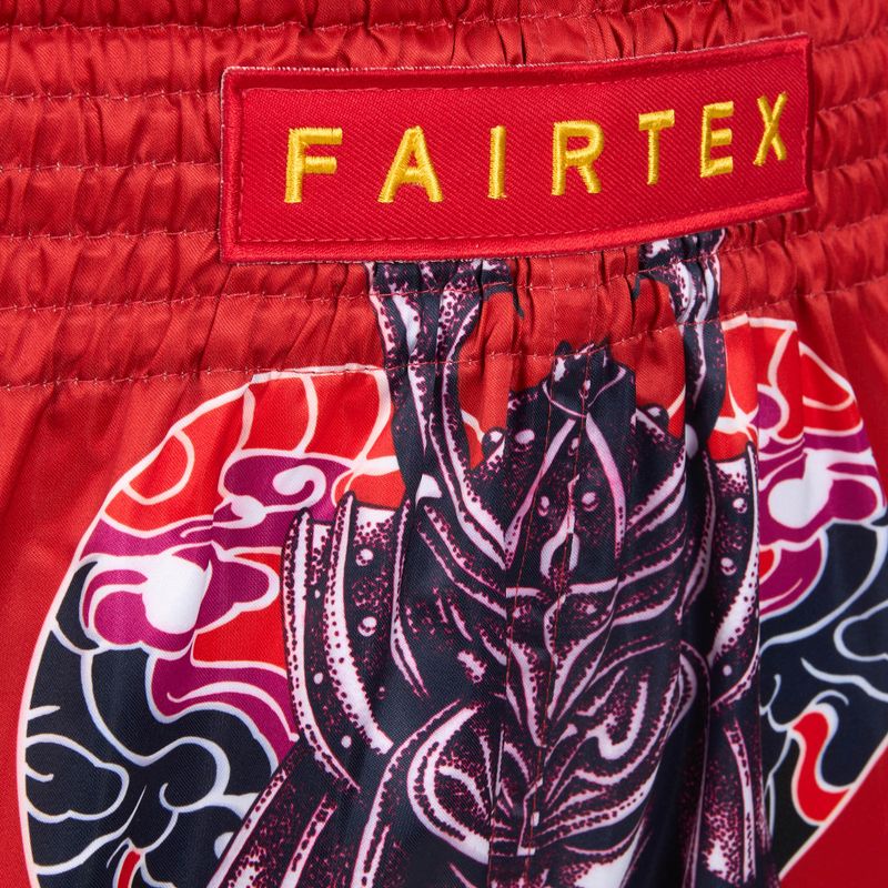 Pantaloncini da boxe Fairtex per bambini BSK2108 'Silent Warrior' rosso 3