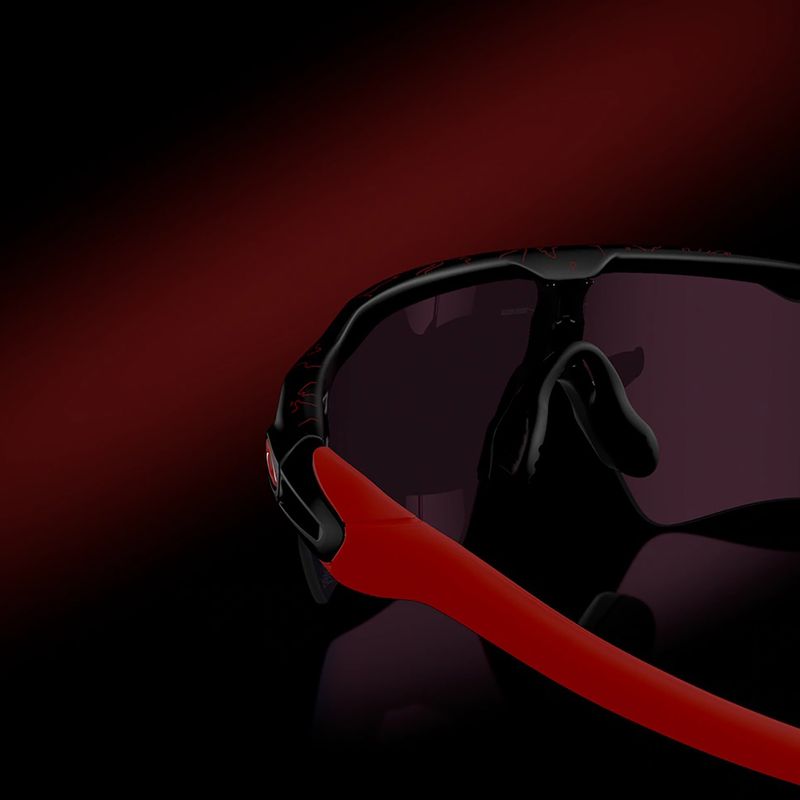 Occhiali da sole Oakley Radar EV Path 100 Thieves nero opaco/prizm road 4