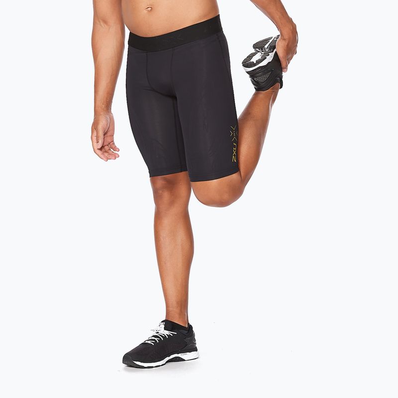 Pantaloncini da allenamento 2XU Force Compression da uomo, nero/oro 2