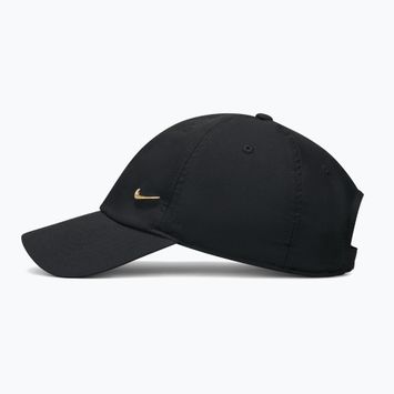 Cappellino con visiera Nike Dri-Fit Club Unstructured Metal Swoosh 2026 black/metallic gold