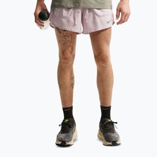 Pantaloni corti da uomo Nike Stride Dri-Fit foderati 5" rosa particella