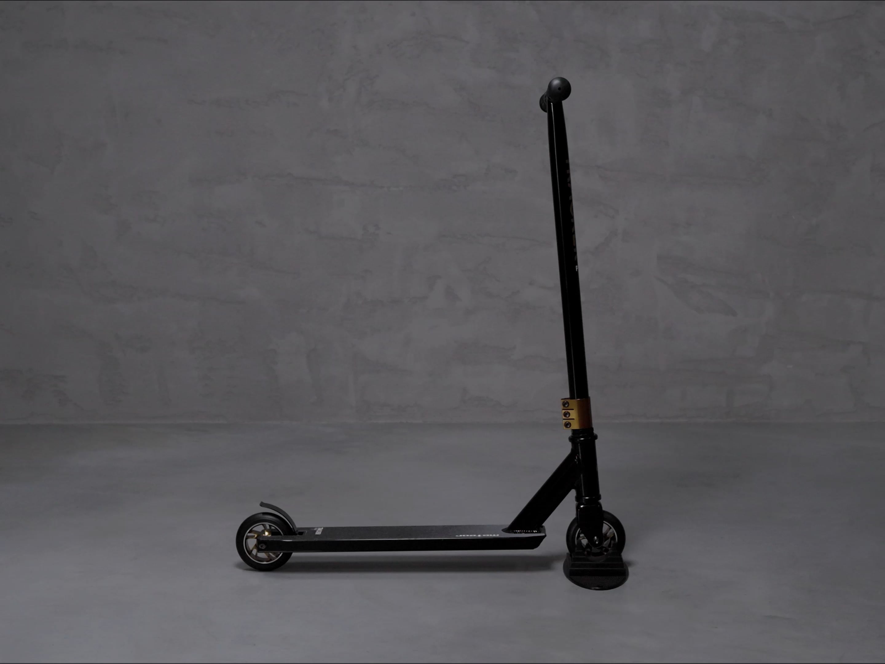 Meteor Tracker Pro scooter freestyle oro